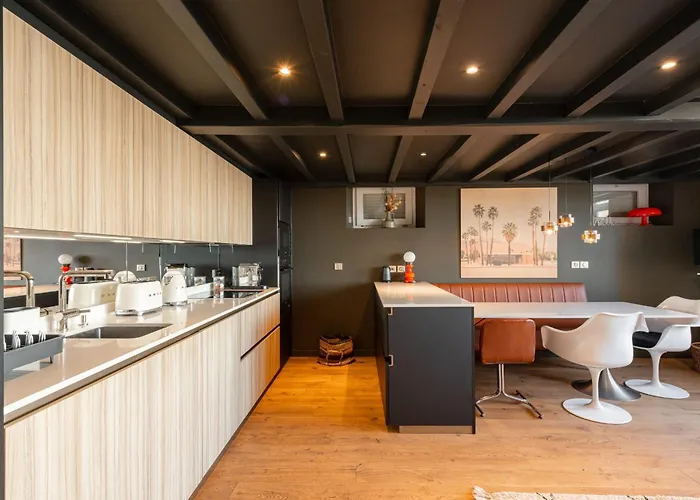 Alma - With Terrace And Sea View In